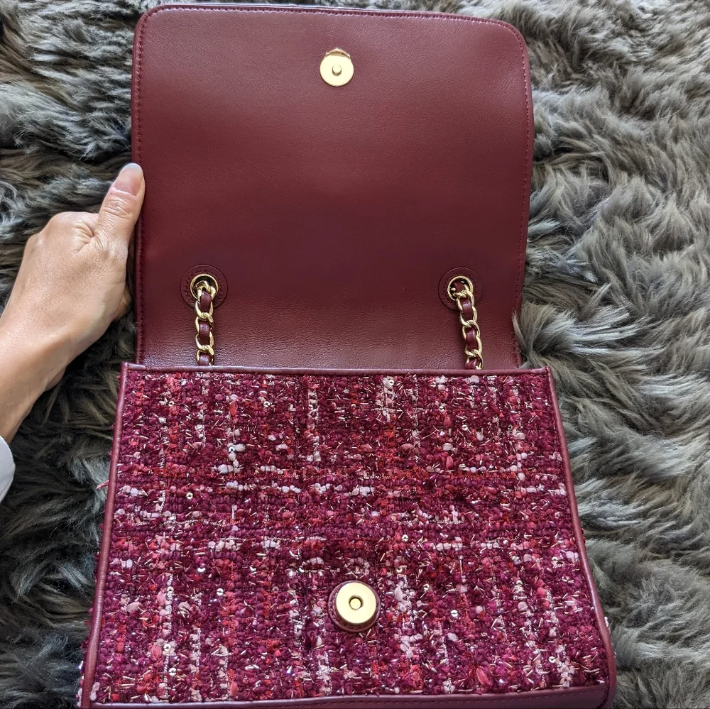 Tory Burch Crossbody Handbag. - Picture 9 of 15